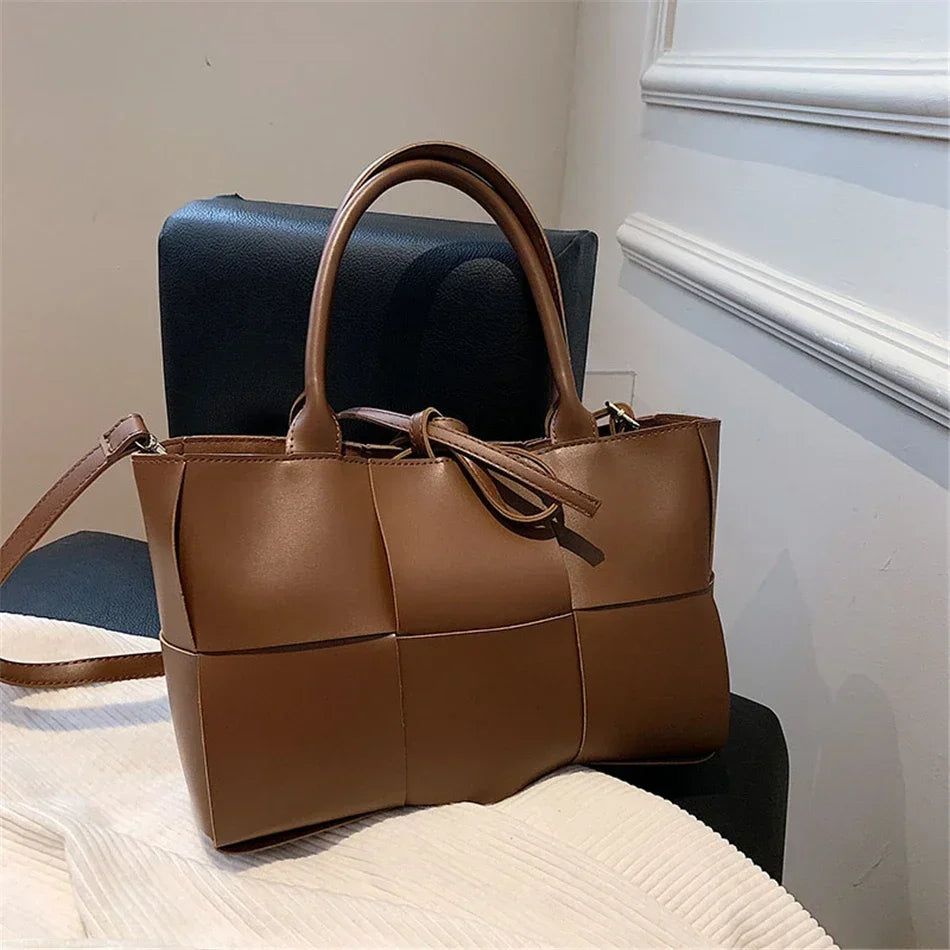 Grote Luxe Woven Handtas